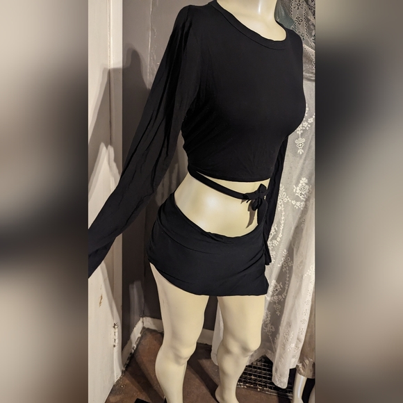 Black long sleeve crop top strapy Urban outfitters sexy club yoga swoop neck - Picture 4 of 8